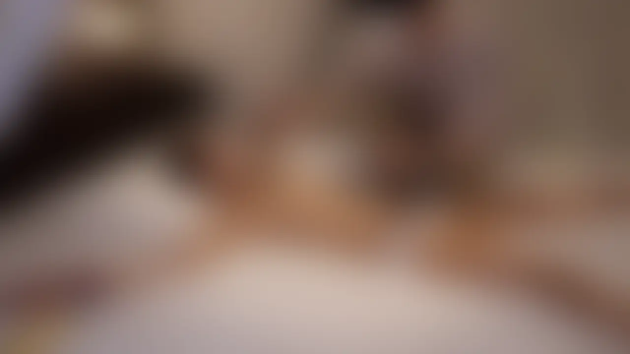 【人妻くすぐりフェチ ベッド拘束くすぐり後編】
旦那さんに内緒で撮影に来た人妻くすぐりフェチ
独身時代は数多のくすぐりプレイをしてきたが私的な録画はの経験は無く緊張している模様。ついにブラを外して拘束。 (2/2)
