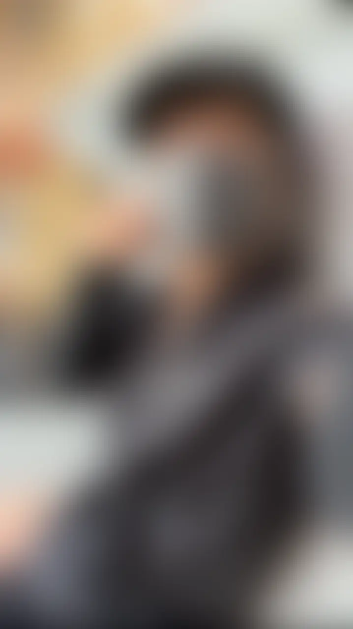 minaFans_mm「本を読んでるおじさんの隣で㊙️🤳チャレンジ！ずっと横目でチラチラ見られながら…たまに「おぉ、、、」とか「すげぇ」とかボソッと言ってる声が聞こえてて、何回かイきそ」の投稿サムネイル