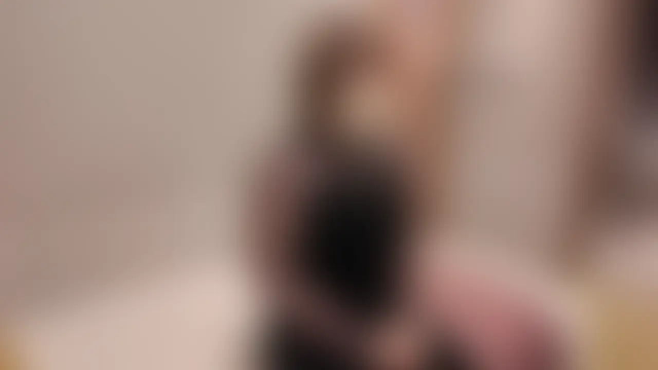 お嬢様育ちのぽっちゃり保育士とバチボコSEX。
おしとやかに会話するぽっちゃり保育士さん。髪も暗い金髪で化粧も整っている。
初体験は塾の講師に駐車場で立ちバックで犯されたそうです。
30歳になっても無理やり犯されたことをおかずにして夜な夜な一人でおナニー三昧。
そんな彼女から初体験の時みたいに無理やり犯されたいと依頼が来ました。
立ちバックでは立てなくなるほど気持ちよくなり、正常位では自分でクリを弄って勝手にいたりとお嬢様の裏側はただのど変態どM女でした。
SEXが終わっても「次の日いつ空いてますか?」と積極的で性欲の強さに私も驚かされました。
#ぽっちゃり
#隠語
#痴女
#美尻
#美乳
#個撮
#個人撮影
#色白
#パイパン
#種付け
#ハメ撮り
#裏垢
#変態
#素人 (2/2)