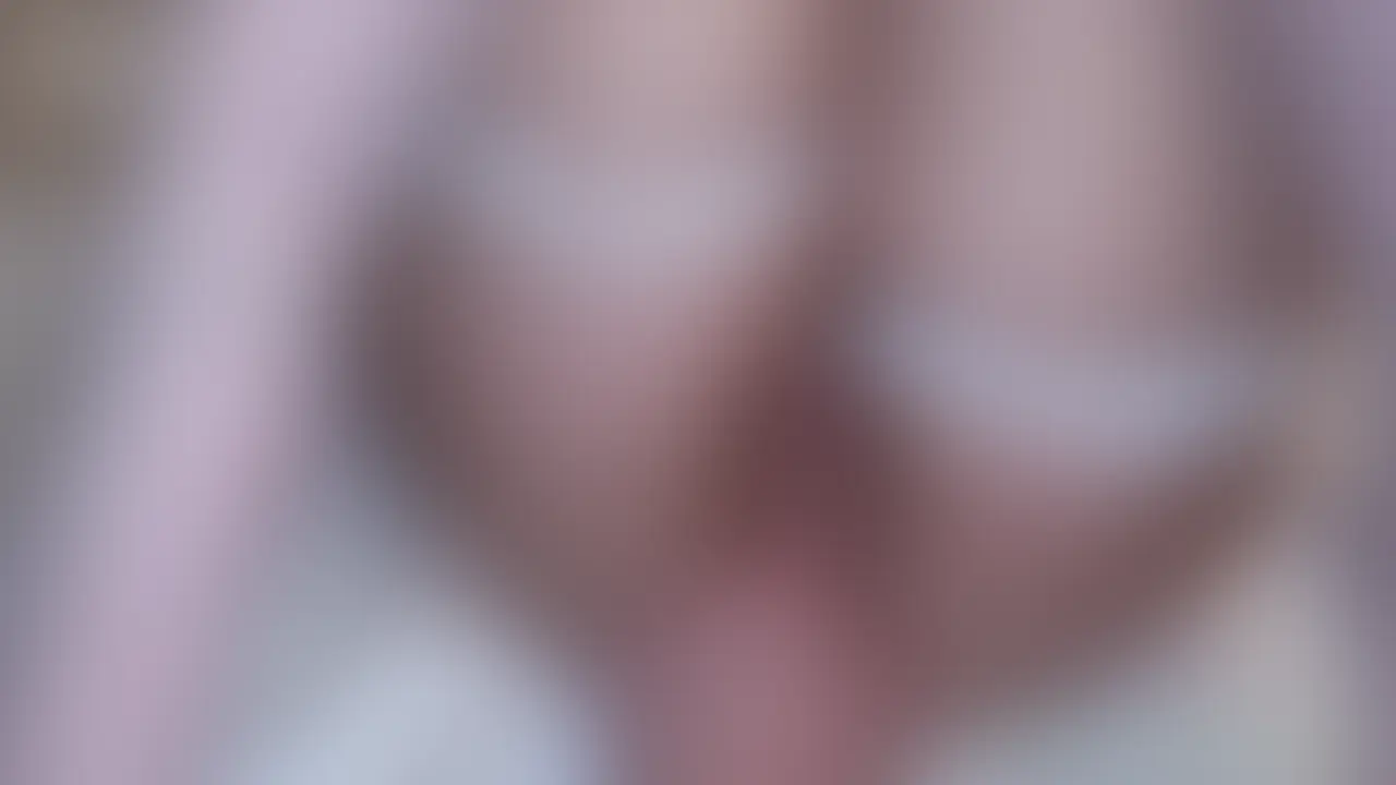 どこにでもいそうなナースのお姉さん。初めての生挿入と中出しを撮影。
とても可愛らしい笑顔の、いい奥さんいいママになるであろう、このお姉さんの初めてを独り占めすることにしました。
まれにみる下付きさんで、いつもと違った刺激でした。
現時点ではパートナーも居ないとのことで、婚活をお願いしておいたので、いずれは托卵撮影になることを祈ります。 (2/2)