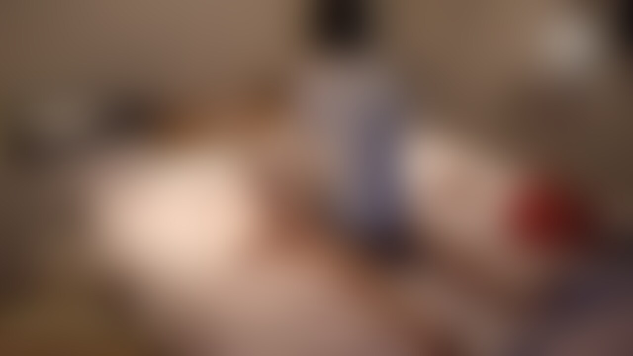 アフターでご飯、ショッピングまでしたマッスルバー好き女子

隠れてる乳首の先端をツンツン舐めて全体を頬張ってコリッコリ。声止まったかなと思えば急に出てきたり。
乳首は吸うやつより舐める方がいいですか。じゃあクンニのおもちゃどうぞ！さらに電マでパワーアップ。音立てながらの69でしっかりんめてくれた後は僕が舐めてお礼。
クリがしっかり覆われて隠れてるからむき出しにしないとね？
しっかり覆われてるクリをむき出しにして電マ当てると秒でギブでした。そして正常位。ギューッとしながら規則的にリズミカルに。

大きな喘ぎのクンニ。クリが結構隠れてるから舌でちゃんと出して全体舐めてます。足を広げるとよりしっかり当たるね？

足を広げて恥ずかしい体勢で奥へ奥へ。上からは気持ちいんですか。それは良かったね。そして高速で。

離すまいとしっかり持ってくれてるの嬉しいです。杭打ちずっと喘いでるね。側位を軽くしてバック。身体倒してる方が好きですか。引っ張るのと突くの同時だからヤバそうね。 (2/2)