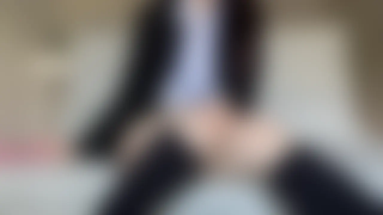 これからお仕事行かなきゃなのに朝からスーツでオナニーしてる変態OLです (2/2)