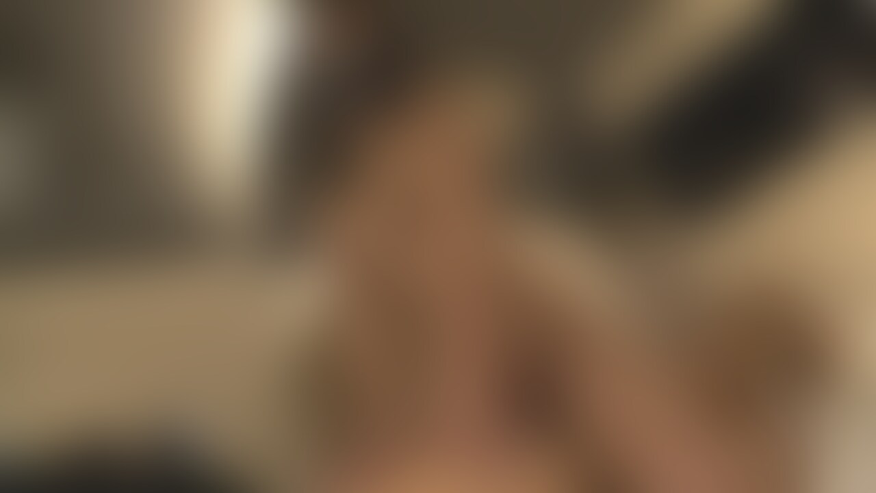 顔○○○！顔出しプラン限定！

【耐えられるかwwこんな騎乗位ww】 前行った風俗の子に来てもらいました！ 男を狂わす超絶技巧で完全に「わからせ」られるw

今回の独占ちゃんのSPECはこちら♪↓↓
名前：めあり
年齢：24
性格：自由奔放
職業：風俗嬢
性感帯：クリでも中でもイく
おっぱい：Eカップ
セックス頻度：そもそもセックスが仕事w
マン毛：整えている

【今回のお相手はこんな人】

今日の子はPPが風俗で出会った子に無理言って出演してもらいました！
がんばって口説いただけあって、めちゃくちゃ可愛いことは一目瞭然です！
サンプル動画を見ていただければわかりやすいんですが、
サバサバしていて自称S、なのに愛嬌があって男を狂わせる…
まさに自由奔放な子です！独占ちゃんにピッタリの子すぎる！

【ここが見どころ！】

めありちゃんは褐色肌のハーフ系美人さんです！
褐色ってかなり独占ちゃんシリーズでは珍しいんじゃないでしょうか！
もちろん身体も外国人ばりのナイスバディ！

★〓★〓★〓★〓★〓★〓★〓★〓★〓★〓★〓★〓★〓★〓★〓★〓★〓★〓★〓★〓★〓★〓★〓★〓★〓★〓★〓★〓★〓★〓★〓★〓★〓★〓★〓

【プレイ内容】

指2本よりも大きいというドスケベ乳首を責めてから
お互いの身体を舐めまくってますw
肌がとてもきれいで、勃起がいてもたっても収まりません！

しかもめありちゃんは風俗嬢なので、テクニックがプロです。
チンポのしゃぶり方がすごい吸い付きをしています。

体型も外国人レベルのエロボディなので、膣内の締め付けがえげつないですw
何度もイきそうになって、腰を止めるPPをめちゃくちゃ煽ってきますw

騎乗位で主導権を握られた瞬間
完全に「わからせ」られました….
ダイレクトに金玉から精子を吸い取ってくるようなグラインド騎乗位に大敗北。 (2/2)