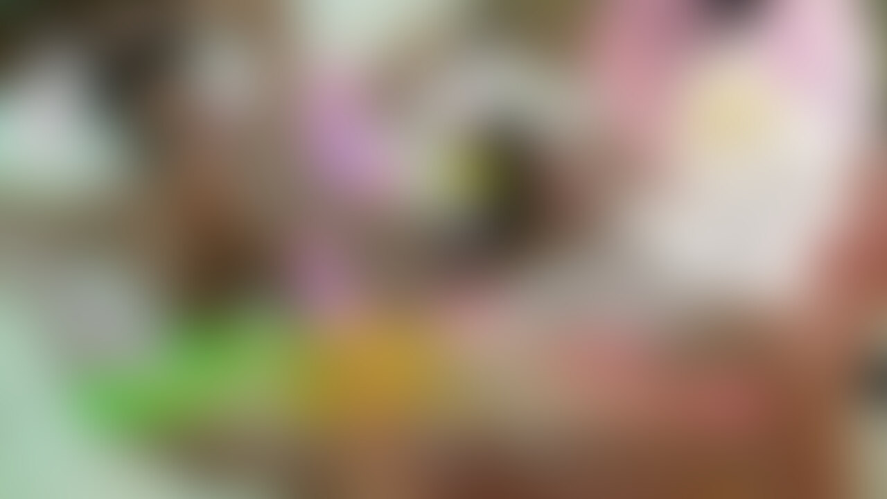 今回は夏休みの思い出♪
僕はゴムが大嫌いなので何時も無避妊!
その相手は夏休み真っ黒に日焼けしたコギャルちゃん
夏休みはたっぷり中出しSEXし妊娠しちゃうので序に堕胎費用も稼いでおこうと頭が良いコギャルちゃん!
僕の中出しチンポもコギャルちゃんを孕ませられるのでヤるき満々!
ご覧の通りスレンダーでチッパイな身体がヤバい趣味の方々にドストライク!
しかも愛撫したりクンニすると良い声で感じまくるwww
ヌルヌルになったオマンコにマイルーラすら入れず無避妊孕ませチンポを挿入~
やっぱり危険日のオマンコ内は体温が上がってて締め付けも良く子宮口が下がってきてるので亀頭に子宮口が当たって超気持ちいい!
その無避妊危険日オマンコを堪能しながら撮影してるともう興奮しまくってヤバいヤバい!
しかも妊娠させる目的でオナ禁2週間という凄い事してたので精液が溜まってて!!
ラストでは気を抜いた瞬間僕の孕ませチンポはコギャルちゃんの子宮内に孕ませ射精を無許可で開始!
まあ無事このコギャルちゃんを孕ませる多量中出しができたからwww
この撮影で妊娠したコギャルちゃんは夏休み終わりに無事ギャラで堕胎ができました!
めでたし!めでたしwww (2/2)