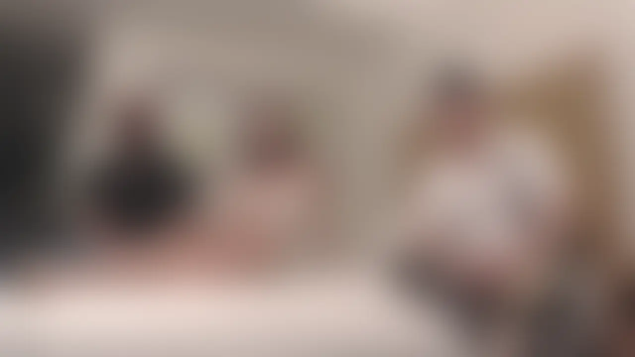 ※本編では顔出ししています。
旦那さん希望で奥さんを寝取ることになりました…
旦那さんの目の前で中出しと顔射をするのには少し抵抗感がありますね。 (2/2)