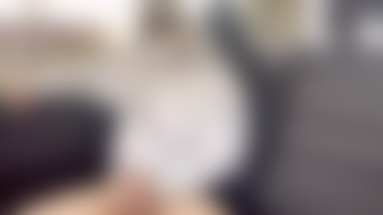 【素人/ 既婚】日中の車中で大胆に喘ぎながらオナニー sample 1