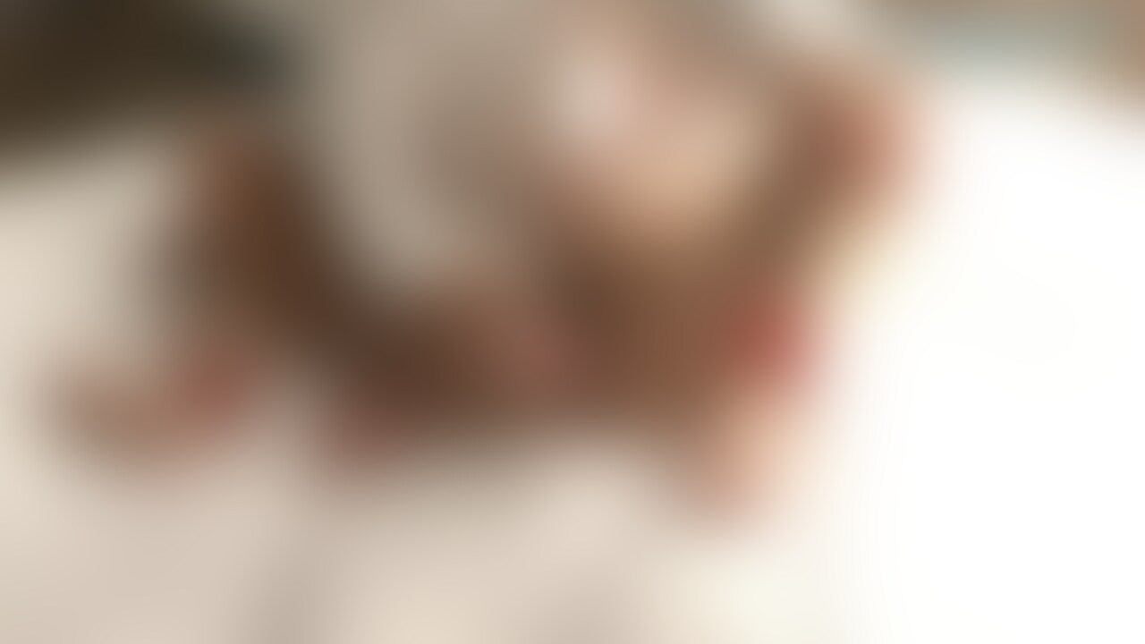 彼女と会うのは２回目。１回目はイク感覚がいまいち分からないとのことで性感マッサージを行い開発しました。今ではすっかりイクことを覚えてイキまくりの女子大生に生まれ変わってエロすぎます。
顔出しできない完全素人の反応をお楽しみください。 (2/2)