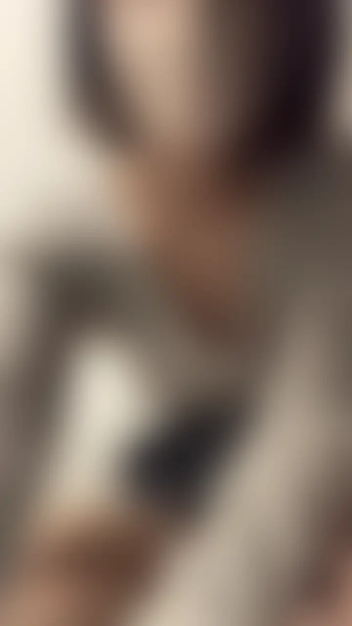 【お○んこ接写】
いつもよりちょっと過激なえちえち動画🙈💟
女の子の日が長引いて溜まってたのかな、、、
思いっきりカメラに近づけて、くちゅくちゅさせて、、、
とっても恥ずかしくてえっちな動画になっちゃった///
感想コメントお待ちしてます💭💕 (2/2)
