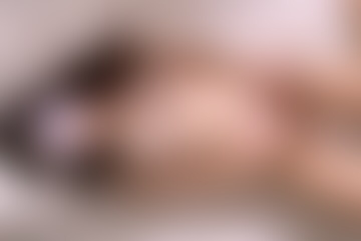 いやらしい人妻のオナニー見てください💕
クリちゃんがどんどん敏感になってるの…
あなたにも舐めて確かめてもらいたいです💓 (2/2)