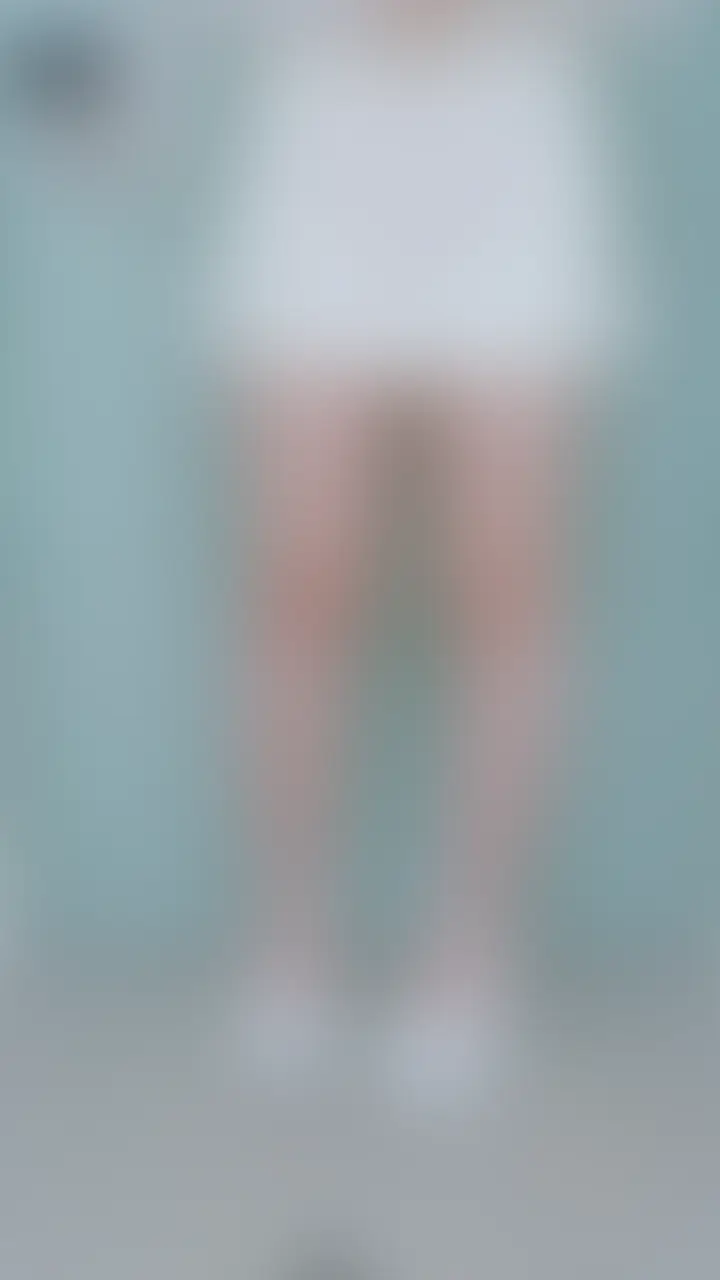 【変態】玄関のドア一枚向こうには人がいるのに、変態オナニーしちゃった

人がいるかもしれないのにおもちゃでオナニーしてドキドキ止まらなかった💦

声出したら絶対バレちゃうので、一生懸命こらえてたんだけど…我慢できなかった😢

ご近所さんに噂になってないといいな (2/2)