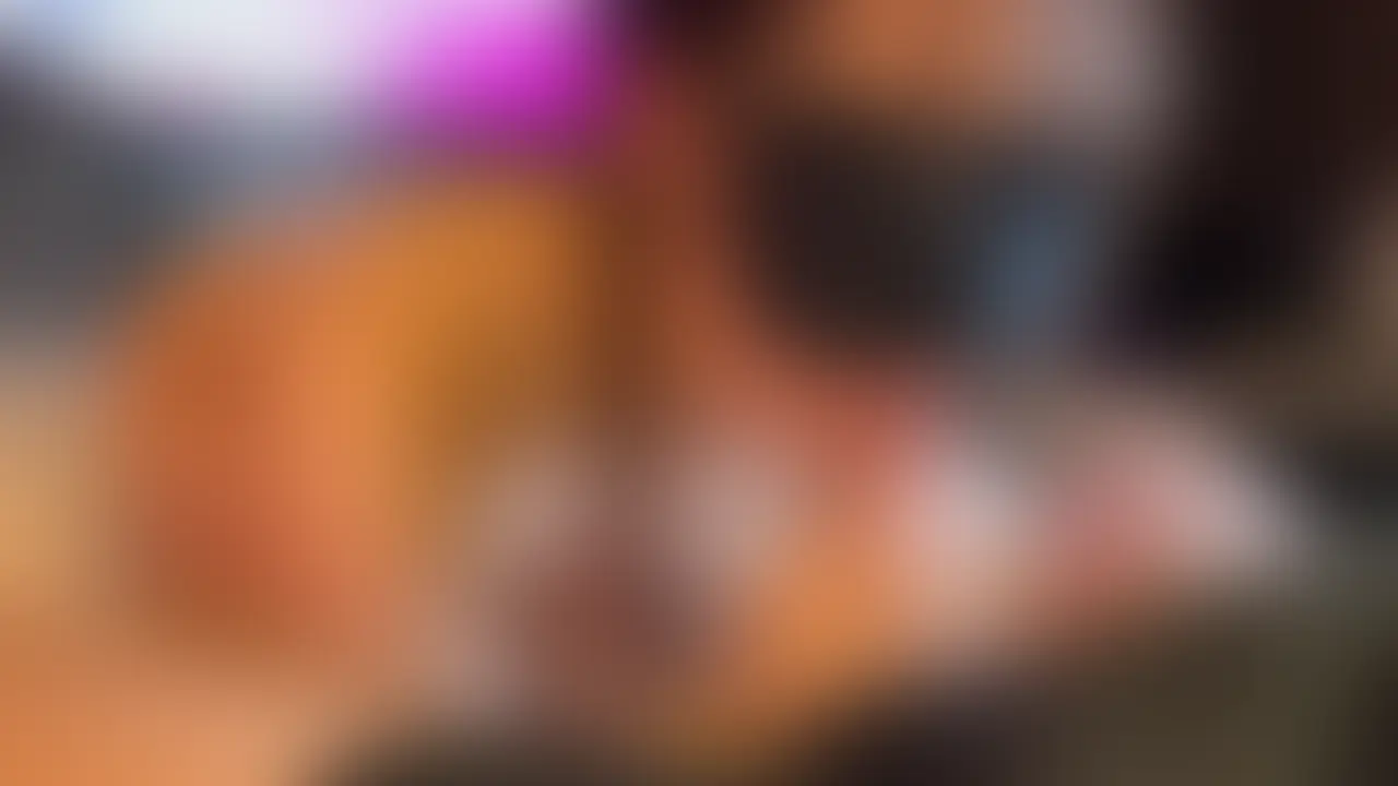 新体操部JD一年生/ご奉仕フェラ❌二穴別視点Ver🔥
🔞ここからシリーズ紹介文です↓↓
『新体操部JD一年生と2回目の🏨』
「目ぼしい同級生は一通り関係を持って、ナンパとかでもそれなりに経験しました。みんなSとか言っていましたが、もっとSM寄りのプレイやアナルとかをしてみたいと思っています。知らない世界を知りたいです。歳は気にしません」
待ち合わせの某駅前交番裏に現れたのは、アナルしてみたいとか言う?って感じのごく普通の女子大生👩🎓
少し幼めな容姿で「遅れちゃってごめんなさい!」と…ねぇ本当にSMとか興味あるの?😅と何度も思いました笑
ですがホテルで話を聞いても、確固たる「色々と経験したい!」という素晴らしいエロへの渇望ははっきりと伝えてくれて、歳が一回り以上離れたおじさんでもテクニックがあれば問題無いと…
ええ頑張らせていただきます!
大人しそうなルックスの中に、とんでもないエロを秘めた素敵女子大生でした☺️
🔞ここから本編紹介文です↓↓
中盤からは前回動画の二穴別視点Verで、斜め前方からの撮って出しです📹
後ろからの構図も迫力があって良いですし、結合部好きには良いですが、意外と色々しているので前からも見て欲しい…笑
スパンキングなどになりますが、いわゆるSとかバチボコといわれるプレイは、ピストン中に別のタスクをどれだけ出来るかです。
ま、巨根ならピストンだけでも良いのかもですが、普通なのであしからず笑
固定と主観で撮っています📹
どんな男性と会う時も『自分の知らない世界を教えてくれるのか』に重きを置いている稀有な19歳の、とんでもないポテンシャルにやられっぱなしでした😅
ぜひいいね、保存、コメントをお願いします🎊 (2/2)