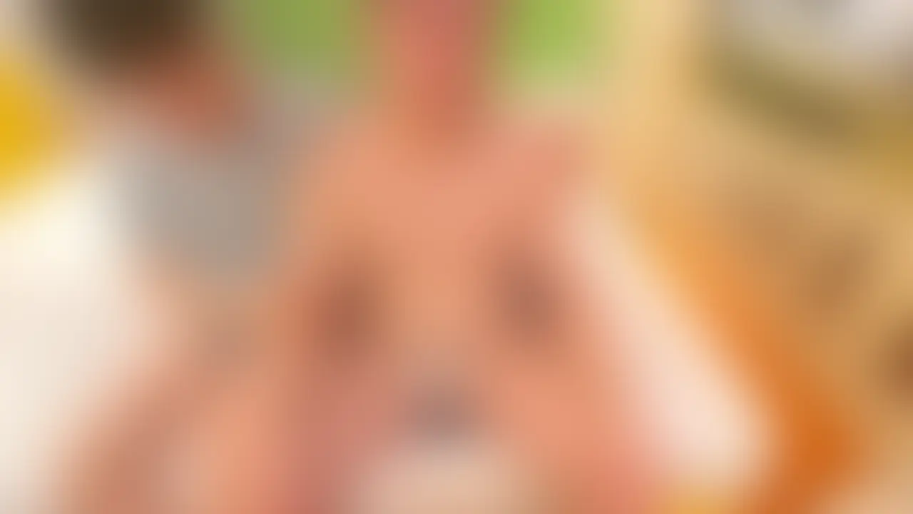 オイルマッサージを受けに来た相撲部ノンケ大学生。白のビキニパンツを履かせてマッサージスタート。オイルを垂らすとパン... sample 1