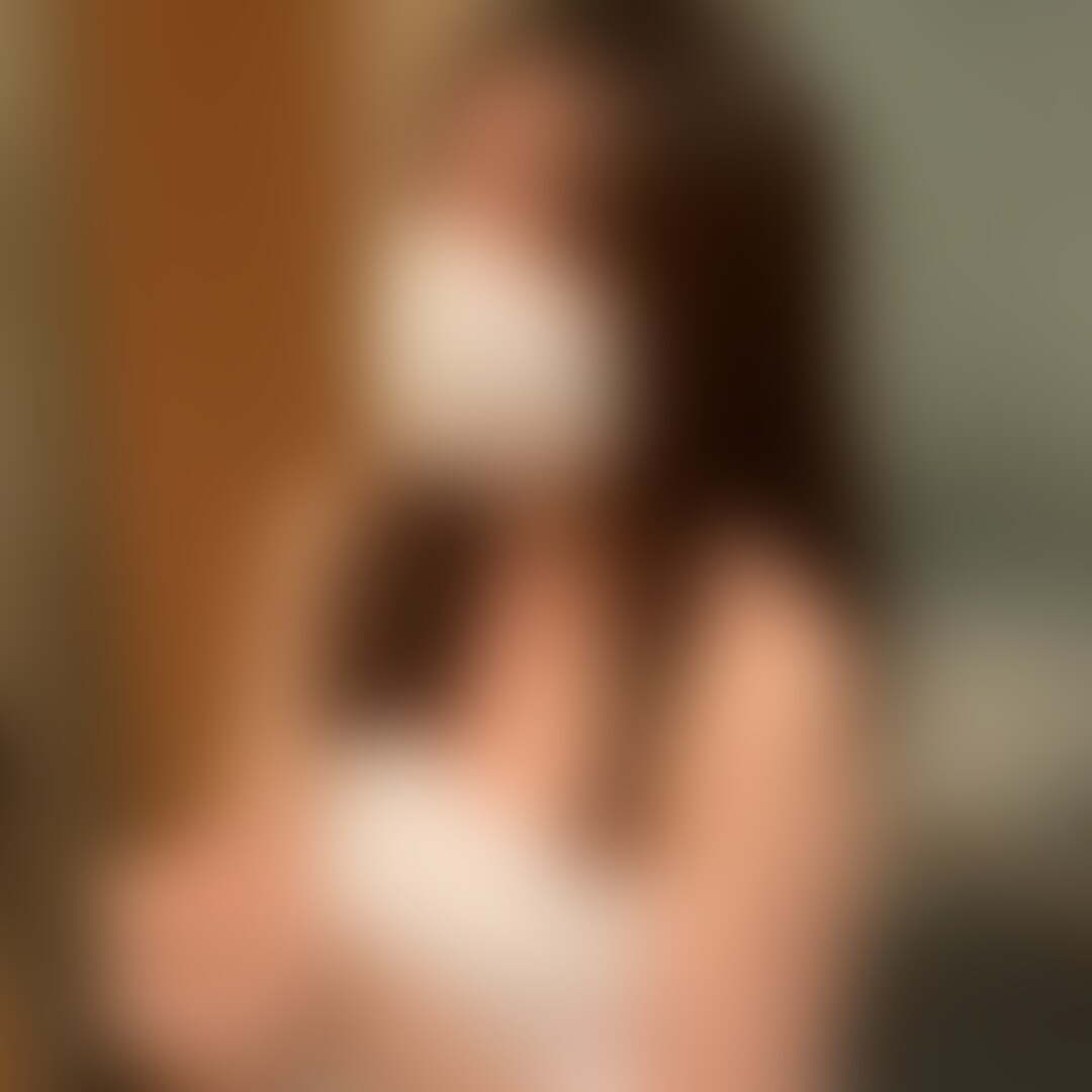 Page72:プレミア動画
ハメ撮り後のシャワートークです
おすまし顔だった彼女もイカされまくった結果
笑顔を見せすっかり従順になっています
初対面の緊張からメスへと変わるこの変化の幅が
いつもたまらないんですよね。。 (2/2)