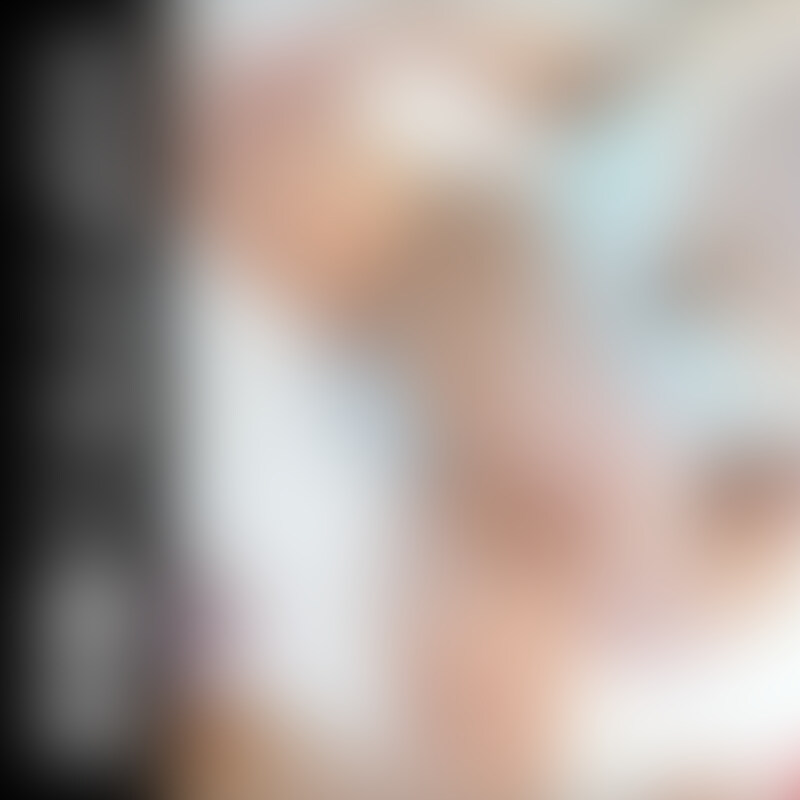 ※この動画は以下の動画のサブアングルです。
https://myfans.jp/posts/c0667ab8-29e6-421c-972d-6b6be06c7cca
今回の作品は、あやちゃんのちんこビンタに特化した作品です。
あやちゃんって以前の撮影からちんこをビンタするとき容赦ないんですよね。。。そこでちんこビンタをたくさんしてくれる作品をお願いしてみました。
最初は優しく焦らすような手コキ。。。そして優しい寸止めをしてくれたのですが、徐々にちんこをビンタし始めます。
逝きそうになったら、ちんこをビンタして寸止め、、、
逝きそうになったら、ちんこをビンタして寸止め、、、
この繰り返しに我慢汁だらだらのわたし。「ちんこ叩かれて我慢汁出してるの?」と、ちんこを往復ビンタ。。。
ローションなんか使わずにも亀頭責めができるほどの我慢汁を出してしまいました。。。
興奮のちんこビンタは20分以上続き、最後は「逝け!」と罵られるように激しい手コキのオンパレード。
「逝くなよ!」からの「逝け!」は、最高の言葉責めです。。。
もちろん大量に射精してしまいました。。。
ちんこビンタ好きはもちろん、M男はぜひサンプルだけでも見てみてください!
寸止め回数:10回
寸止め時間:約24分
射精回数:1回 (2/2)