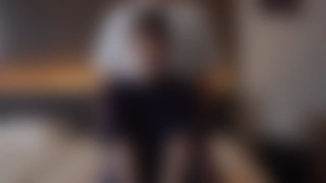 *動画では顔出ししています🥰
【匿名度AA:トップシークレット!】Gカップ@目黒の介護士ママが潤んだ瞳で見つめるエロ顔パイズリ
挟んだ谷間に中出しシテ💕
こんにちは、ど素人ポルノ@麗子です。
今回のAVごっこは、目黒で介護士のお仕事をされているお友達のKちゃんのえち動画🎥です。
いつも元気でハツラツとしていて、それでいてお若いのに礼儀正しいとってもお行儀の良い箱入り奥さまみたいな彼女。ただ、そんなKちゃんも実は、大先輩の私を差し置いて、とっても主張の激しいGカップ🤩という大変お行儀の悪いおっぱいの持ち主で…
一見、華奢な雰囲気なのに脱ぐと90cm美巨乳が飛び出すギャップ👀がタマりません。そんなおっぱいを巧みに操り勃起チ●ポを縦横無尽にこねくり回せば、いとも簡単に射精へと導くのです💯 (2/2)