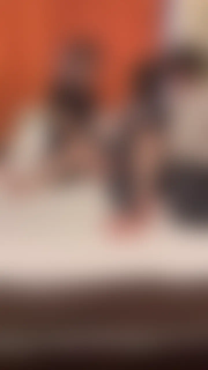 今回の女の子はDMで彼氏さんから、「うちの敏感な彼女寝取ってもらえませんか....?交通費諸々出します...」ってきたから寝取りフレンズとバチボコに犯してきた。
指入れただけで身体くねらせちゃう超敏感な女の子でした....
バチボコ好きな寝取りフレンズがバックでありえないくらい喘がせちゃってます、、笑
🚨投稿から24時間でいいねとブックマーク数が20越えで好評だったら、続編動画を出しちゃいます (2/2)