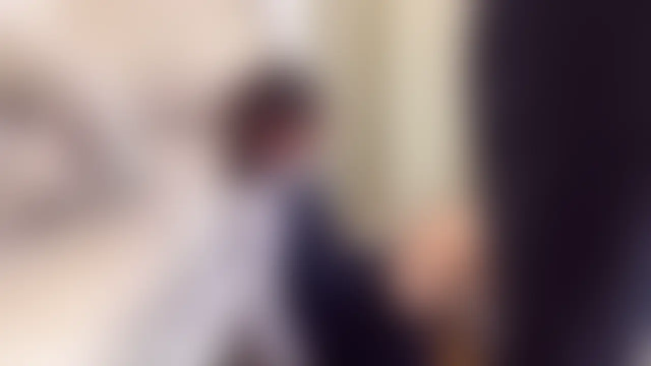 寂しさを埋めるためにおふぱこフォームを送ってきたJDと再会。
大学サボって時間あるので会いたいと言ってくれるのは嬉しいがいかんせん遠い…
が、18歳JDとの宅ハメはアツいので行ってきました!
家に着くとこちらにコスプレの用意をしてくれる気の利く娘。
だけど保安官は草でした。
女の子はコスプレが安定に似合っていたので問題なし。
普段はホテルなので、たまの宅ハメはリアルでエロさ3割増しでした。
全編28分05秒(単品販売あり) (2/2)
