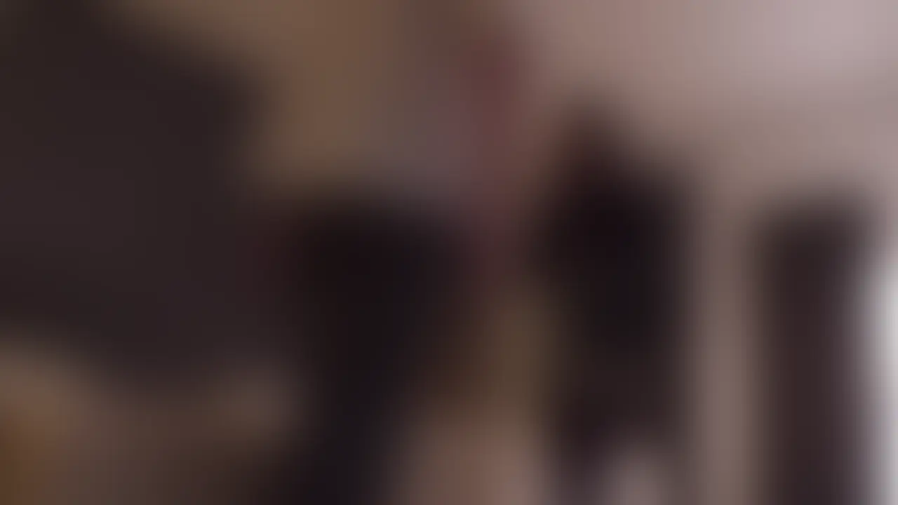 *動画では顔出ししています🥰
【匿名度S:絶対極秘!】携帯ショップ@三軒茶屋/人妻(28歳)/145cmHカップくびれ腰の驚愕ギャップ小柄妻/明るい笑顔で接客する愛くるしいショップ店員/本性は唾液をたっぷり溢れさせる濃密接吻好き/舌を激しく絡め回し唾液を深く交換する情熱的なベロちゅう/小さい体を全力で密着させる熱い口腔吸引フェラ/亀頭から根元まで舌全体を使って丁寧にちんぽを丸呑み/最後は恍惚のまなざしで精液を完全に飲み干す
よだれが漏れちゃうキス👄とフェラチオ💕
こんにちは、ど素人ポルノ@麗子です。
今回のAVごっこは
三軒茶屋の携帯ショップ📱で
販売員のお仕事をしている
お友達のHちゃんのえち動画🔞です。
トレードマークの小柄な体は
近くに寄ると意外なほど存在感があって
柔らかな曲線と落ち着いた笑みが
同時に視界に入ってきちゃう
ギャップ巨乳ちゃん😍
です
今回、そんなHちゃんに
プレイしてもらったのは…
すべての女性が愛してやまない
ディープキス💋に特化したあの人気企画です。
「もう終わりにしない!?」
突然、別れを切り出すHちゃん。
男は「どうして? 冗談やめてよ」と動揺しますが
「旦那にもバレそうだし…。これが最後にして」
と彼女の決意は揺るぎません。
キスをして男の服を脱がすと雄っぱいを指でクリクリ🤏
乳首を舐めながらズボンのジッパーを下ろし、
勃起したイチモツ🍌に舌👅を這わせます。
男が「いつもみたいにさ、ヨダレでビチャビチャにしてよ」とリクエストすると
Hちゃんはノーハンドで首を激しく振りながら
唾液まみれ肉棒をおしゃぶり👄
ベッドでは乳首舐め手コキ👌や口淫👄で肉棒に刺激を加えると
男が「あ、イク!」と呻きながらザーメンを発射💦
彼女は舌上で熱い迸りを受け止めると
万感の思いを込めて飲み込むのでした💯 (2/2)