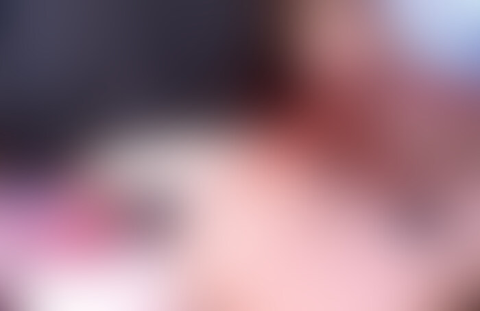 若妻が真昼間に不倫でハメ撮り★ムッチリ巨乳のかいりさんと濃厚イチャイチャSEX!
旦那さんの居ない日中にホテルへと若妻を連れ込んでハメ撮りを試みます。
今回初撮りということで、かいりさんは恥ずかしいのか、あまり声は出しておらず感じているように見えませんでしたが、実はアソコはぐっちょぐちょ、なんて可愛い不倫妻なのでしょうか。
おもちゃを使って責めてみます。そのうちオナニーを始めちゃいます。
次は、全身タイツを履かせて目隠しでイタズラをしてみることに。
全身タイツで悶えるかいりさん。エロエロなムードでハメ撮りへ、徐々に緊張も解けて、激しく感じて喘ぎはじめたら絶頂までもう止まりません!
プルンプルンと震わせた巨乳と。かいりさんのエクスタシーと一緒に果ててしまいました。
作品詳細
形式:MP4
動画尺:00:20:22
ファイルサイズ:1.13GB
ビットレート:7952kbps (2/2)