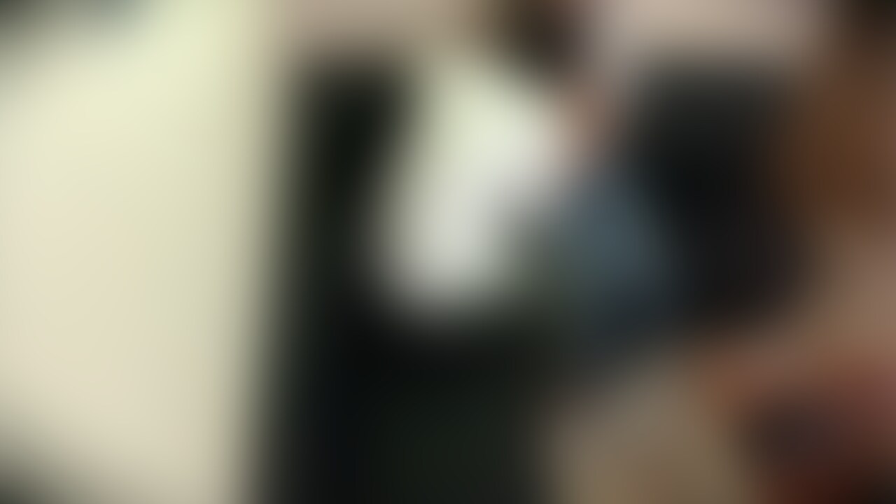 「先輩のちんちん大きい♡」カラオケBOXでエッチなことをしていた大◯生カップル。部活の先輩のちんちんが膨らんでるのを見てズボン脱がしたら大きいチンコがでてきてそのままフェラ・バックで激しく突かれる可愛い後輩。 (2/2)