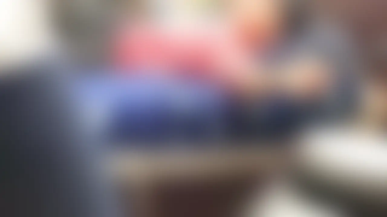 大学の男子寮で１年生の野球部のノンケ友達にマッサージを頼まれた。部活終わりにマッサージされるのがすっかり好きになっ... sample 1