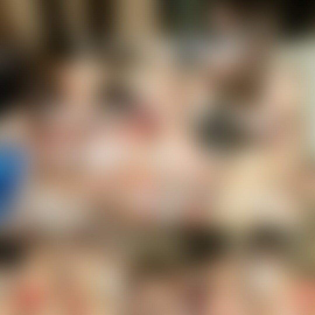 【SWAP】 20歳の子とセレブ妻HITOMI 仮面舞踏会 4人入り乱れてのスワップパーティー
https://myfans.jp/posts/5c8d0734-3626-4276-bbe5-277ec98e6ee8/
前作の続きの2回戦のスワップ動画です(^^)
Xで以前からやり取りをさせていただいていた年の差訳ありカップルのY&Aさんと念願のスワップです。
歌舞伎町のホテルで初めましてだったので別部屋を確保してお互い準備して部屋に合流していただき乾杯からのボディーストッキングへ着替えてもらってスタートです
まずはYさんのチ○ポを美女二人でご奉仕からスタートです
あまりにもHITOMIさんのケツがエロくて僕もたまらず参戦!その後はそれぞれパートナーを交換して僕は20歳のANちゃんの**おま○こを味わい、YさんはHITOMIさんのフルボッキ乳首にしゃぶりつき、ANちゃんはひとりでバイブでオナニー始めるし、わちゃわちゃしながらそれぞれ楽しんだスワップパーティーをご覧ください。 (2/2)