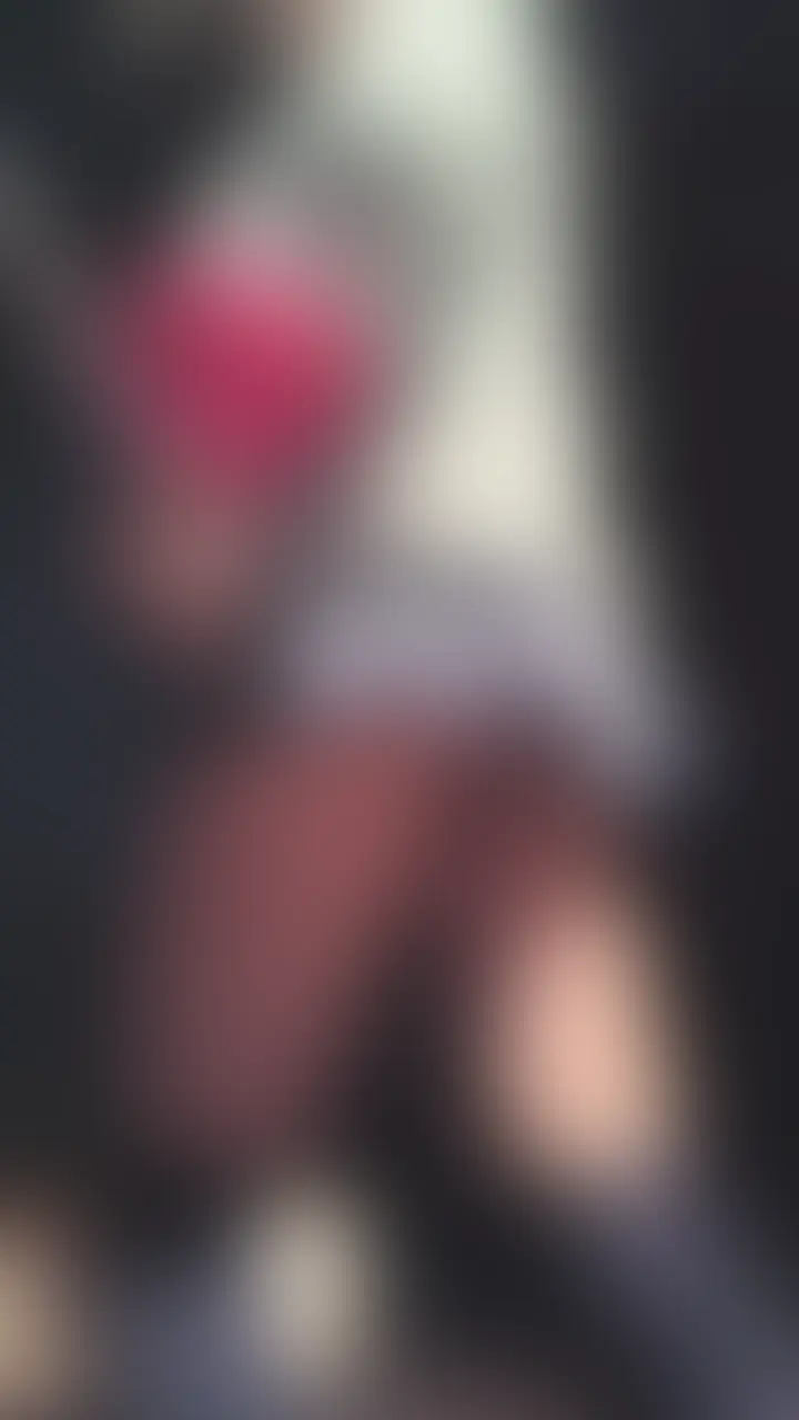 大きなディルド入れてミニスカ散歩🩷 sample 1