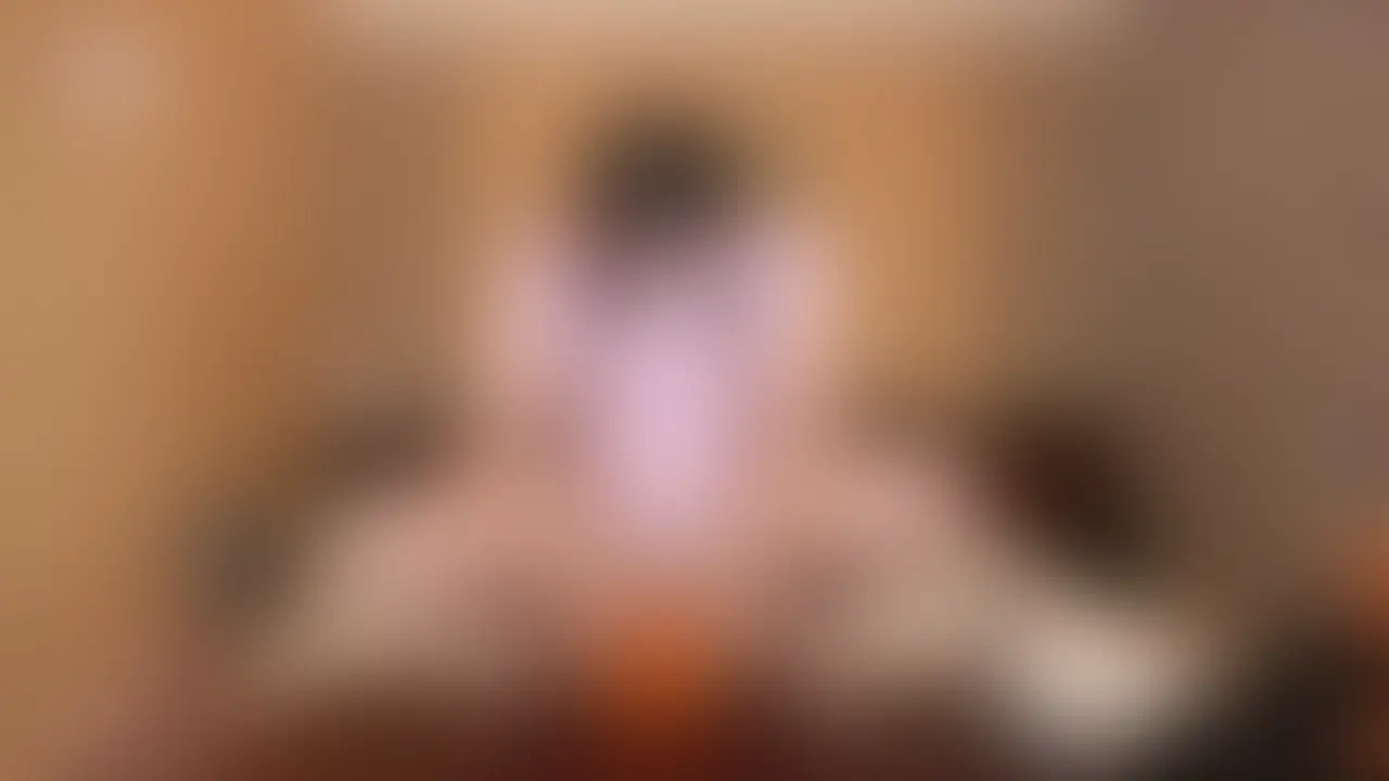 1本丸ごと◎匂いフェチM男が尿香下着に包まれて30分で3回、変態手コキ射精した奇跡。/イカせ好きドS痴女OLのなごみちゃん
こちらはお得な1本丸ごと商品です。
個別でご購入されるよりもお得な値段設定です。
ぜひご利用ください。
匂いフェチのM男が30分で3回手コキ射精する奇跡が巻き起こりました。
パンティを履いたまま、洗面器に向かって勢い良く放尿いたします。
クロッチ部分にじんわりと染み出すおしっこの染みがいやらしいですよね。
それから洗面器に溜まったおしっこを全て飲尿いたします。
それから尿香パンティのままでのM男くすぐり顔面騎乗プレイです。
いやらしい香りが充満しまくった下着がM男の顔面にぴったりフィットします。
匂いもさることながら、湿り気も十分に味わえるので匂いフェチのM男も大興奮しっぱなしでした。
今回、くすぐりよりも多かったのがキョーレツ乳首いびりプレイです。
乳首を思いっきり捻り上げ、そしてひっぱりあげます。
あまりのキョーレツっぷりに、M男も絶叫しまくりでした。
そんなM男の反応が面白かったのかh、終盤以降は怒涛の乳首いびりです。
乳首が使い物にならなくなるぐらいにキョーレツないびりを加えておりましたよ。
そして手コキ2連射プレイです。
ローション手コキからのRuined Orgasm(台無し射精)からの、
パンスト手袋亀頭みがき異常射精です。
まずは亀頭をくちゅくちゅさせるローション手コキでM男に
“全然ガマンできない快感”を与えるのです。
もちろん下着の匂いをたっぷり堪能しながらですので
M男も興奮しまくりでした。それから何度も寸止め&乳首いびりを繰り返す……
はずでした。M男がものの数分でRuined Orgasm(台無し射精)しちゃったのです。
情けなく、ただ量は多めのザーメンをドピュピュと放出してしまうM男、
射精の快感を得ることができませんでした。
そんなM男に待ち受けていたのが、パンスト手袋ので直後シゴキからの連続射精です。
M男が「全く耐えられない!」と絶叫しちゃうぐらい、
ずっとくすぐったいパンスト亀頭みがきプレイとなりました。
ただ、そんなM男もやっぱり雑魚ちんこの持ち主です。
パンストで亀頭を磨かれているうちにあっという間にちんこが復活し、
そしてあっという間に連続射精へと追い込まれるのでした……。
フィニッシュはアナルホジコキ大射精です。
肛門にアネロス、そして指を入れて前立腺を刺激しながら、
勃起ちんこをシゴきまくります。
ドライとはまた違う、肛門へとの刺激&手コキで
M男が快感絶叫しまくりでした。
特に勃起ちんこを後ろに引っ張り上げての手コキが良かったのかもしれません。
普段とはまた違う角度でちんこを刺激されるので、
どんどん快楽の高みへと誘われてしまうのです。
ほんの数分前に連続射精したちんことは思えない元気っぷりでした。
最後は指で前立腺マッサージされながらのローション亀頭みがき手コキで
本日3回目の大射精へと導かれてしまったのです……。
メニュー
◎パンティ着用のまま放尿&洗面器のおしっこM男完全飲尿
◎尿香下着でM男くすぐり顔面騎乗キョーレツ乳首いびり
◎ローション手コキで爆速射精&パンスト亀頭みがきで連続射精
◎前立腺を刺激しながらちんこシコシコ!アナルホジコキで大射精
1920*1080
46:50
3.61GB
.mp4 (2/2)
