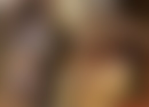 この子は21歳の大学生の女性でした。
あどけなさの残る幼い顔立ちに白くてキレイな肌の美巨乳をお持ちです。
まずはいつも通り背面をオイルたっぷりでマッサージしてあげます。
座らせて後ろから入念にお胸のマッサージ。
背後から豊満な乳房の乳腺に沿ってお胸をゆっくりと揉み込むと、少し気まずそうな表情をしながら身体を硬直させておりました。
徐々に硬くコリコリになっていく乳首に指を滑らせつつ、雑談でリラックスさせてあげます。
鼠径部の際どい部分に指を這わせてマッサージしてあげながら少しずつ指をアソコに近づけていきます。
中心部に近づいていくと触られないように自分の手で股間を隠そうとしておりましたが、マッサージの効能を説明して手をどかしていただきます。
少しだけ優しくクリトリスを擦ってあげると「そこはちょっと…」と何か言いたげな様子でしたが、大人しい女の子ですので拒絶するようなことはありませんでした。
紙パンツの中に手を突っ込んで両側の鼠径部をマッサージしながらさりげなくクリトリスを包み込むように刺激してあげると、ねっとりとした愛液がどんどん溢れ出してくるのが分かります。
濡れてしまっていることを指摘してみると恥ずかしそうに照れ笑いを浮かべておりましたが、マッサージの過程で性的に興奮してしまう女性は少なくありませんので恥ずかしがる必要はありません。
愛液とオイルでヌルヌルになっているクリトリスにゆっくりと指を這わせて優しく擦ってあげると、恥ずかしそうな表情から恍惚とした快感の表情に変わっていき、少しずつ喘ぎ声まで出してきました。
膣内に指を挿入してGスポットを擦りながら同時にクリトリスを激しく擦ってあげると、私の服をギュっと掴みながら「イっちゃいます…!」と大きく身体を痙攣させて絶頂してしまっておりました。
絶頂の余韻に浸る彼女の口元に○○○を近づけてみると「えっ…」と動揺しながらもぱっくりと口を開いて咥え込んでくれました。
ここまできたら私も最後までお付き合いしなくてはなりません。
挿入しようとすると「え?それは…ダメなんじゃないですか?」と動揺しておりましたが、満更でもなさそうでしたので脚を広げて一気に奥まで挿入してあげました。
ゆっくりと馴染ませるように膣内を擦りながらだんだんと激しく動いてあげると「あっ…だめ…きもちいいっ…イっちゃう…!」と膣を激しく締め上げながら絶頂に至ってしまったようでした。
バックでも大きなお胸を激しく揺らしながら何度も絶頂してしまっており、騎乗位でお尻を叩いてあげると「もっと叩いてっ…もっとして…!」と卑猥な喘ぎながらイってしまいました。
最後は正常位でお恥ずかしながら大量の精子を彼女の身体中に発射してしまいました。 (2/2)