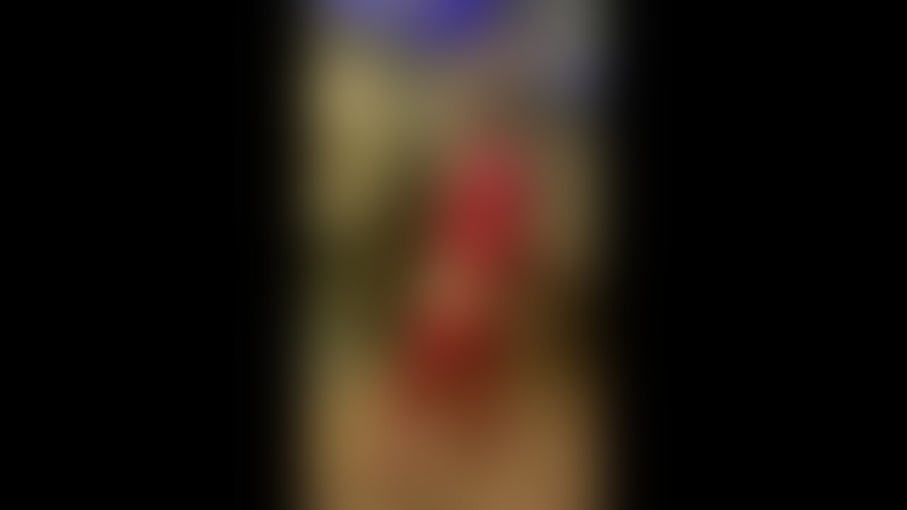 赤いボンテージを着て、バラ鞭・1本鞭を打ちます。 (2/2)