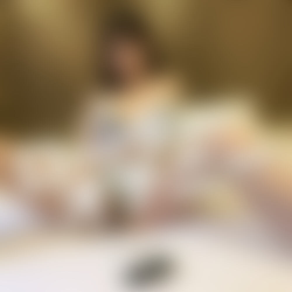 マイローターで、いつものオナニー大公開♡
今日はローターでオナニーするところを撮影しました。
乳首やクリを刺激しているうちに、グレーの下着にエッチなシミができちゃいました…♡ (2/2)