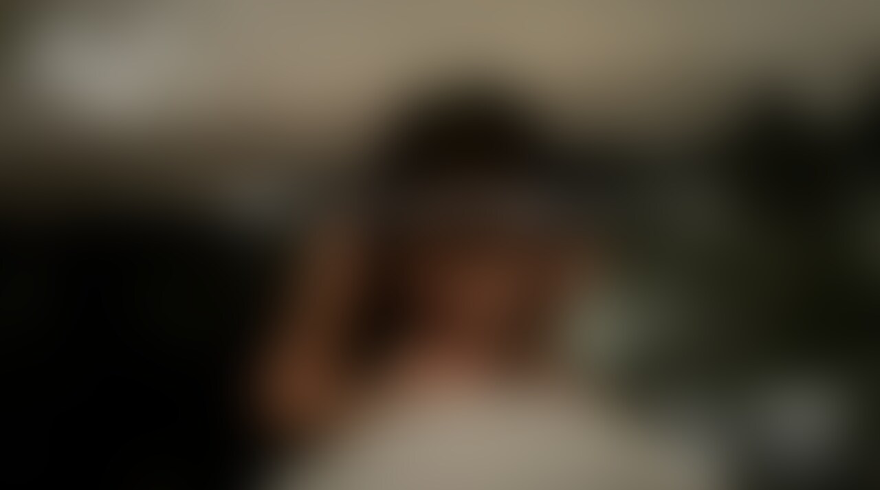 本日から公開しました。
新宿でナンパしたあいさん
底なしの明るさと豊満なボディが特徴的な女性
声かけて早速ホテルへ、、
しんは新宿がちょっぴし苦手でホテルもあまりわかっておらずエスコートしてくれました。
撮影もあっさり承諾。
ナンパされた時にたまにハメ撮りお願いされるらしいんですが、いつも了承してるようです。
これが陽キャ、、ビッチ、、
しんのちん⚪んが過剰に反応。
まずはお口ま⚪こをゆっくり味わいます。
慣れてるのか奥まで咥えてくれる、悔しいですがめちゃくちゃ気持ちいい。
勿論我慢、生ちん⚪んを入れるまではセーブしておりました。
スマホを見ると男の待ち受け。
まさか、、彼氏?
ちん⚪んをずぶずぶ入れてから質問タイムです。
彼氏のちん⚪んより気持ちいいといってくれました。
しんのナンパシリーズ5弾 (2/2)