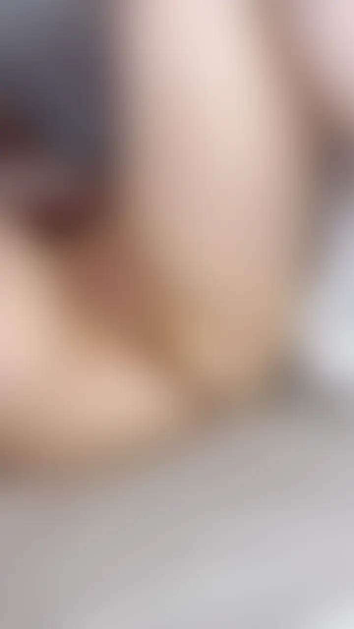 潮と汁でぬるぬるのピンクマ◯コに挿入。
手マンでくちゅくちゅほぐしてあげたあとだったから、きもちよかった。 (2/2)