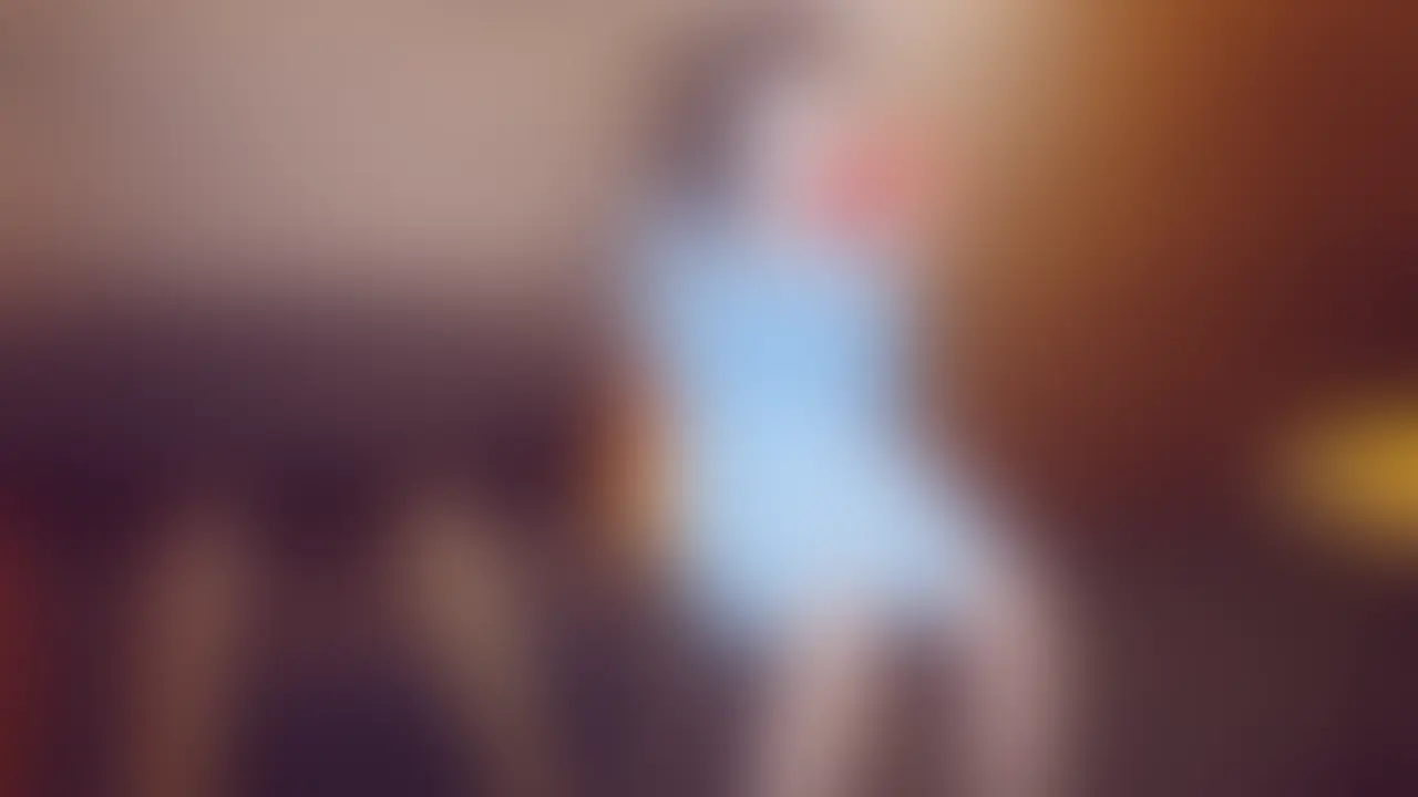 [reira 妄想#019] シャツワンピ、ページに寄る角度


reiraは、23歳の不動産の内見アシスタント。
仕事の合間、駅近くのカフェで席を取り、紙の本を開く。
黒いワンピースの裾をそっと整え、ページに視線を沈める。
鍵束はトレーの端。通知はオフ。
夢中で足を組み替えるたび、裾がふわり——見えそうで見えないその一瞬に、彼女は気づかない。


…もしかして今、あのビルで、ひとりで淫らなことをしてるのかもしれない。

reiraは、23歳の不動産の内見アシスタント。
仕事の合間、カフェで本に没頭する。
シャツワンピの前を軽く整え、ページへ身を少し近づけると、
胸もとが“ふと”ゆるむ角度になる。
鍵束はトレーの端、通知はオフ。
——見えそうで見えない一瞬にも、彼女は気づかない。 (2/2)