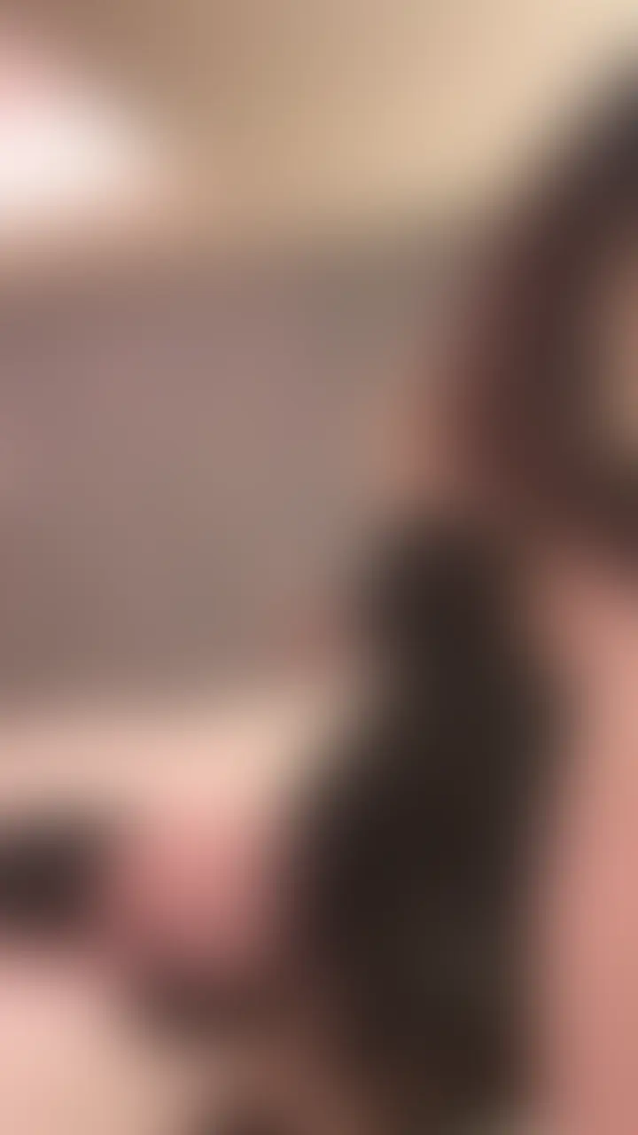サキュバスMiyu様がM男を人間椅子として扱って窒息攻め😈
チクビ攻めされながらmiyu様のおしりで息しているM男はこのシチュエーションに興奮してアソコもビンビンになっちゃってた🤭😜
miyu様のおしりの匂いもちゃんと忘れないようにマーキングさせてあげたよっっ😍
Hなことばっか考えてそうだったからいっぱい窒息攻めさせてあげた😉
変態なM男は一生miyu様のおしりの下にいればいいんだよ☺️
だからおしりで窒息攻めさせながら、手コキでいっぱい遊んであげたよ♡
M男も我慢の限界で最後にはいっぱい出ちゃったね💕︎
出して終わりじゃなくて最後には出したものは片付けようってこと無理やりでお口の中に入れてあげた☺️
サキュバスmiyu様の顔面騎乗手コキ攻め日記
遊んでるmiyu様がいちばん楽しかった🤗 (2/2)