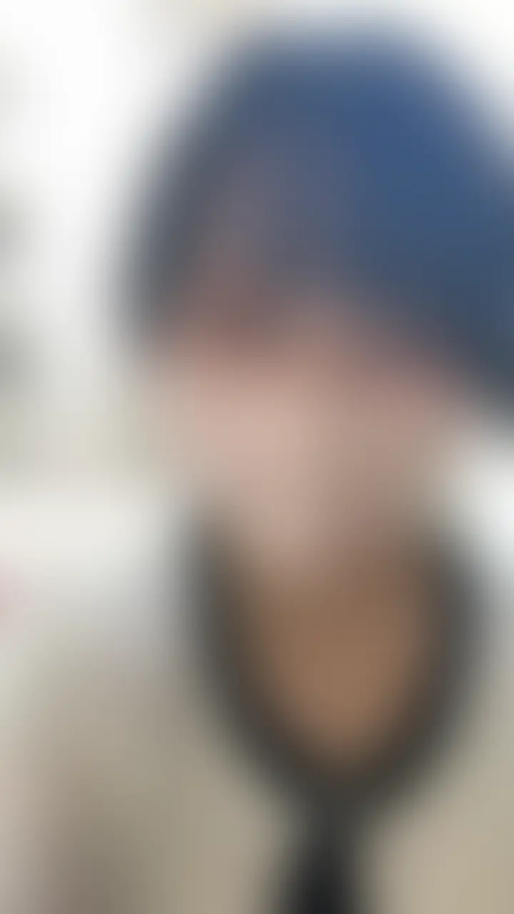 初の試み
新しいリモコンバイブをつけて○車に乗ってみました
セクシーな下着をつけてテンションが上がっていたのですが・・・
乗ってみたらびっくり
とても乗客の方が沢山いました
なので電○シーンお顔アップしか写せなかったので、実はおもちゃがずっと動いているけど周りにバレないようにドキドキしながらも必死にスンとした顔をしている私を見てください
興奮しちゃって発散シーンが短めなので今回はかなり安く設定しました (2/2)