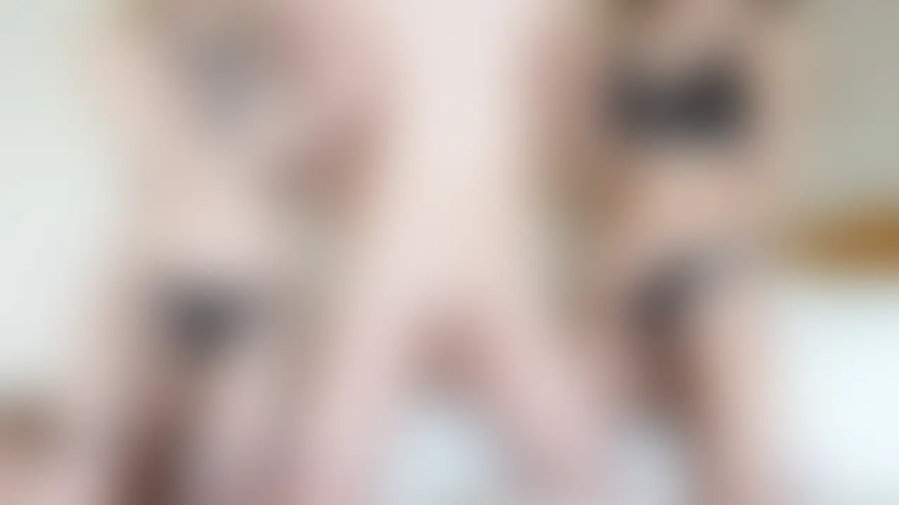 自分だけ全裸になっておちんちんまだ触られてないのに勃っちゃうM男くん🩵
女の子に玩具にされていじめられるのが幸せな、セックスに向いてない激弱おちんぽで遊んでいくよ🥰
声出さないで男の子らしく振る舞うことできるかな?👅✨ (2/2)