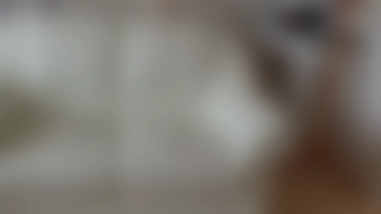 今回の動画は真希さんとの再々会&エロエロ撮影会になります!半年弱?の再会でなんとアパレルショップ店員から店長に昇格した真希さん・・。この動画、部下が見たらどうなるんでしょうか~~~???今回もかわいさ、エロさは健在です!!!
すっかり夏気分の”店長”真希さん。早速ですが、真希さんの得意技脳イキをリクエスト、観覧しました。
【脳イキとは】-------------------------------------------------------
手も触れず音も聞かず自分の想像,脳内の刺激だけでイク世界. 脳イキでイッタ後は敏感なところを自分で愛撫&私が愛撫!!後ろからケツ穴拝見。
そしてあの気持ち良いフェラをお願い・・・半年前の感動が再びです~~~ 一通りフェラを終えたまきさんを手マン攻撃→ベッドに誘導。
僕のちんぽを再び元気にさせて挿入!正常位で試運転。安定のよがり声。
騎乗位に体位をかえてまきさんの腰使いでイキそうになるのをこらえてバッグから突きます。
最後は正常位で中出しフィニッシュ!!! (2/2)