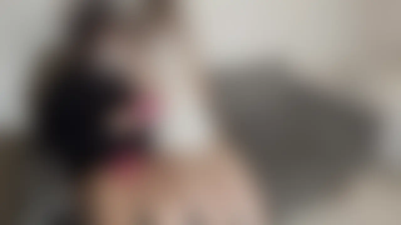 いつもと違うえっちってことで、ソファーで完結するエッチしちゃいました。やはりベット以外の日常的な空間で非日常なことするのはめちゃくちゃ興奮💕💕
いっぱい色んな対位でハメハメしてきました☺️ (2/2)