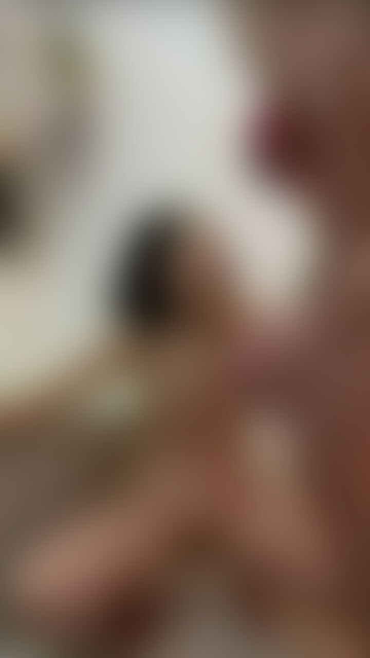おもちゃでオナさせながら咥えさせました😊
🍌をしゃぶりながらイク姿がエロい💕
最後はお約束の顔◯🥰 (2/2)