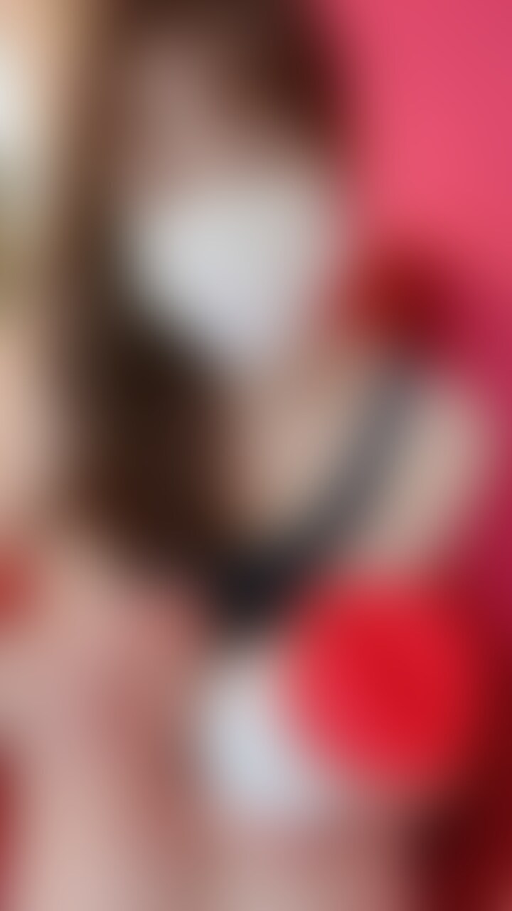 みなさんこんばんは🌇
大阪は蒸し暑いです。
いかがお過ごしですか?
今日のタイトルは「さとし君クンニして🩷🩷」
1人エッチばかりで、そろそろ本気で舐めあっことかしたくてたまらないゆかろんです😅
そんな時は、このクンニマシーンちゃんでオナニーするしかないですね🫣
でも、本当はチンポを咥えて
おまんこぐしょぐしょになりながら
もう我慢できないから生チンポ挿れてー!!
と、じらされたいんです… (2/2)