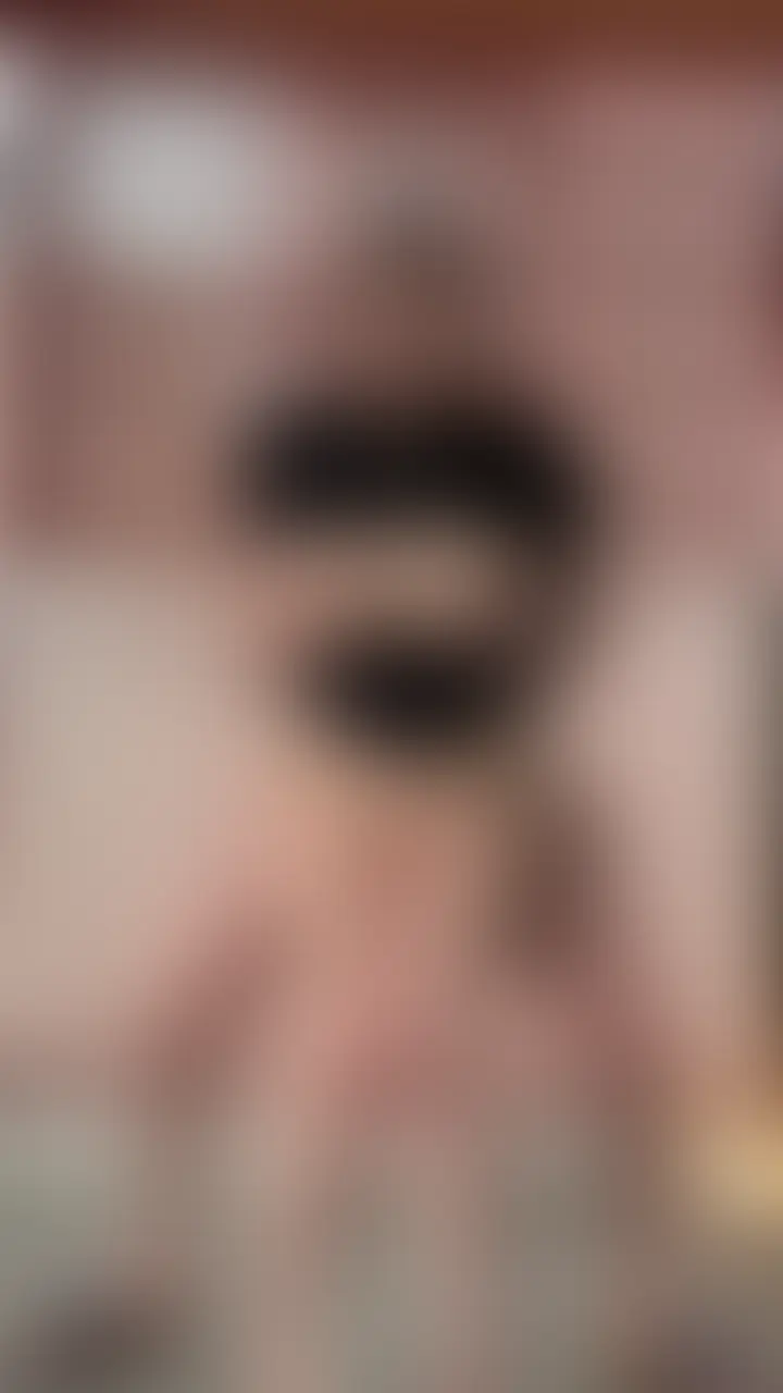 るでぃさんとのコラボ動画♡ ホテルで甘々イチャイチャからの、バチボコSEXでたくさんイッてしまいました、、♡ 色んな場所で突かれて、とても新鮮な感じだった🥺 バルコニーは少し周りを気にしちゃって、ちょっとビクビクしながらだったけど、それもスリル♡ 最高潮なSEXをみんなにも見て欲しいなぁ🥹 (2/2)