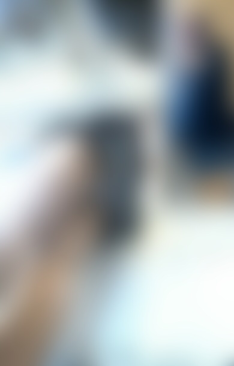 1人目　黒
ムチ尻だったので粘着
風チラでかなりシコリティです

2人目　純白
めちゃくちゃカワイイ！
もうアイドルだし眩しすぎる純白
電車内でワイプ付でたっぷり撮りました
途中結んでた髪を解きエロ青チェちゃんになってました！パパ活したい！
そして調子に乗って追い撮りしてたらハンターに捕まりました
カバンの中からカメラを取り出され
「なにこれ？」「やってたでしょ？」
初めてのハンターでした　怖かったw　ここにはかけませんがゼニで… (2/2)