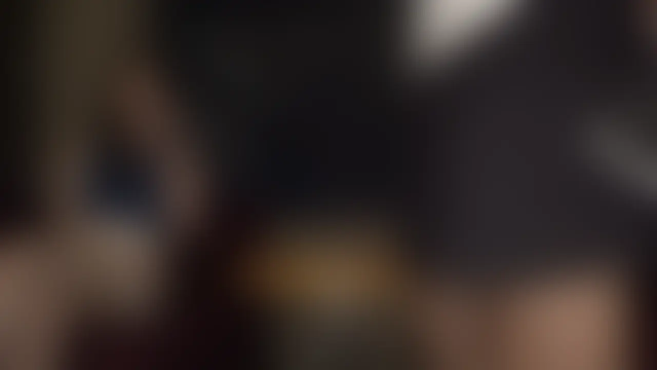 オレのことが好きで都合の良い女だと思っていましたが、実は面倒くさい女だったというオチでした。
カラダだけの関係と思っていたセフレに恋愛感情を持たれるとたまりません。
正直ただめんどくさいです。しかも相手は既婚者です。
予約していたホテルの部屋で一緒に酒を飲んでいたら、急に面倒くさい女に変貌しました。
簡単に言うと「旦那と別れるから一緒になりたい」とのことでした。
いやいや、こちらはアナタをセフレとしか思ってませんよ。
こういう時はセックスで黙らせるのが一番です。
どうせ女も酔っぱらってるだけですから。
決してハッピーで明るいハメ撮りではないですが、これはこれで撮れ高としては悪くないかと思います。
ずっとビデオカメラを回しっぱなしにしてました。
良ければ僕らのガチのやりとりをご覧ください。 (2/2)