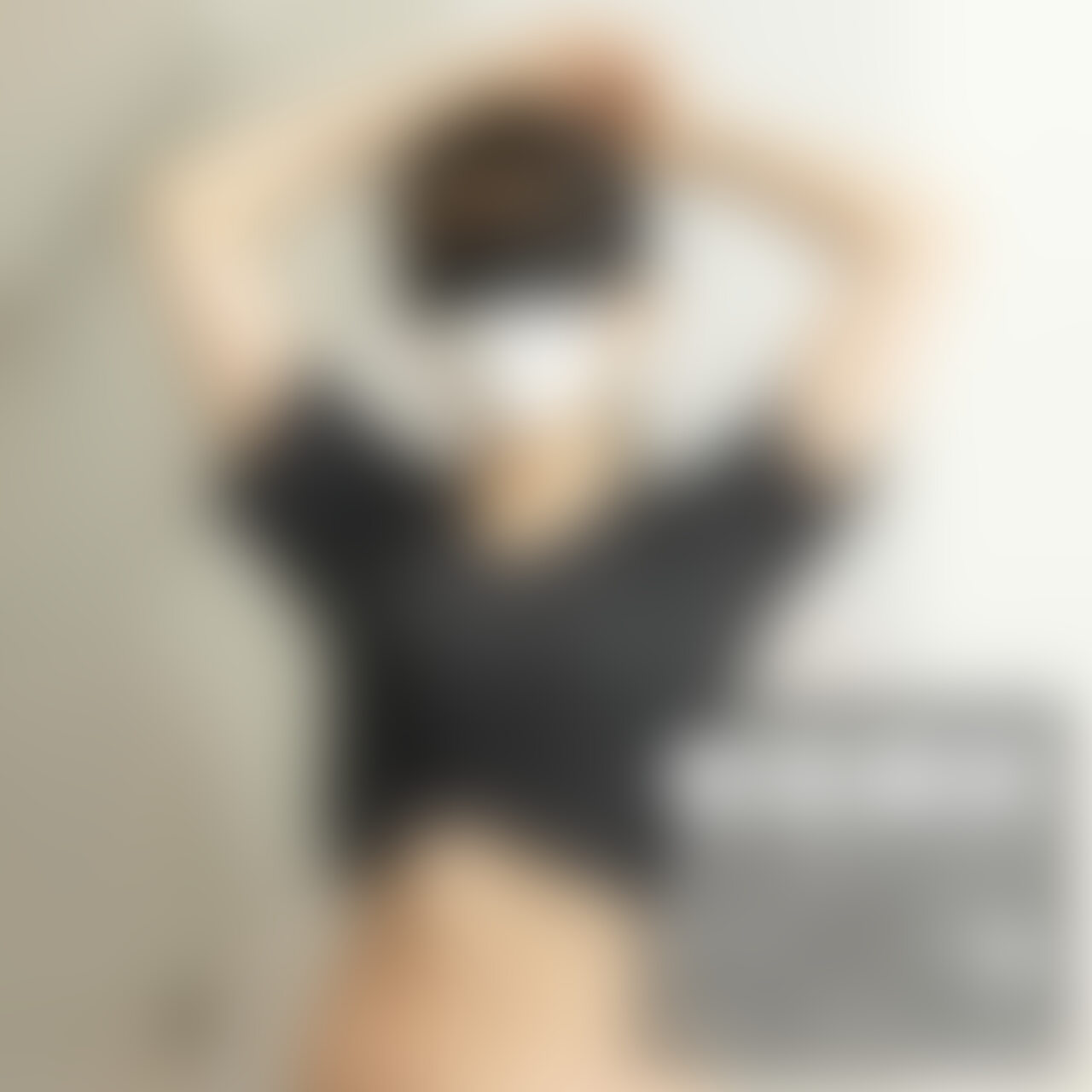 プラチナプラン加入者限定動画060
2024年4月27日配信

こちらの動画の閲覧期限は2024年6月26日までです。

特別映像・頭上方向からの視点です。（6本目／全8視点中）

元祖覆面講師ファンの皆様、大変長らくお待たせしました。彼女の復活をどれだけ多くの人が心待ちにしたことでしょう…。あれから時が経ち、カメラや照明技術もグレードアップして今回元祖覆面講師・リマスターとして再登場です。
既にメンエス業界から離れているものの、その技術はさながら当時と変わりません。「メンエスを真面目に学びたい」人に向けた丁寧な解説付きで、あらゆる美しい所作が見どころです。フェザータッチの方法やオイルの塗り方、またお客様への配慮などあらゆる観点でプロの技術をご堪能いただける作品となりました。

主な流れは以下のとおりです。

・下半身〜背面オイルマッサージ
・四つん這い施術
・フェザータッチの解説
・前面添い寝マッサージ
・正座対面、背中お尻フェザータッチ
・抱きかかえ乳首刺激など・・・
・施術が一旦終了した後、約10分間の特別映像

詳細は本編にてご覧ください。

今作は単品販売でもお求めやすい6800円で販売しますが、施術終了後の特別映像（３視点）は本単品販売に含まず、プラチナプランのみでご覧いただけます。
GW終了後の単品販売価格（20,000円）に戻った後の単品販売については特別映像（３視点）のダウンロードが含まれます。
上記、ご注意ください。

6800円での購入をご希望の方は以下の投稿からお買い求めください
https://myfans.jp/posts/81e8c579-6fde-4cd7-9a3e-5a54502197a2
-------------
※プラチナプランの皆様には2024年5月1日に全８視点の動画をデータ配信にてプレゼントします
-------------
本作品は、配信時点でプラン加入している方がご覧いただけます。
※送付するデータはPCでの閲覧を前提としております
-------------
なお、配信時点でプラチナプラン加入している方がご覧いただけます。
配信終了後はプラチナバックナンバープランでご覧いただけます。
------------- (2/2)