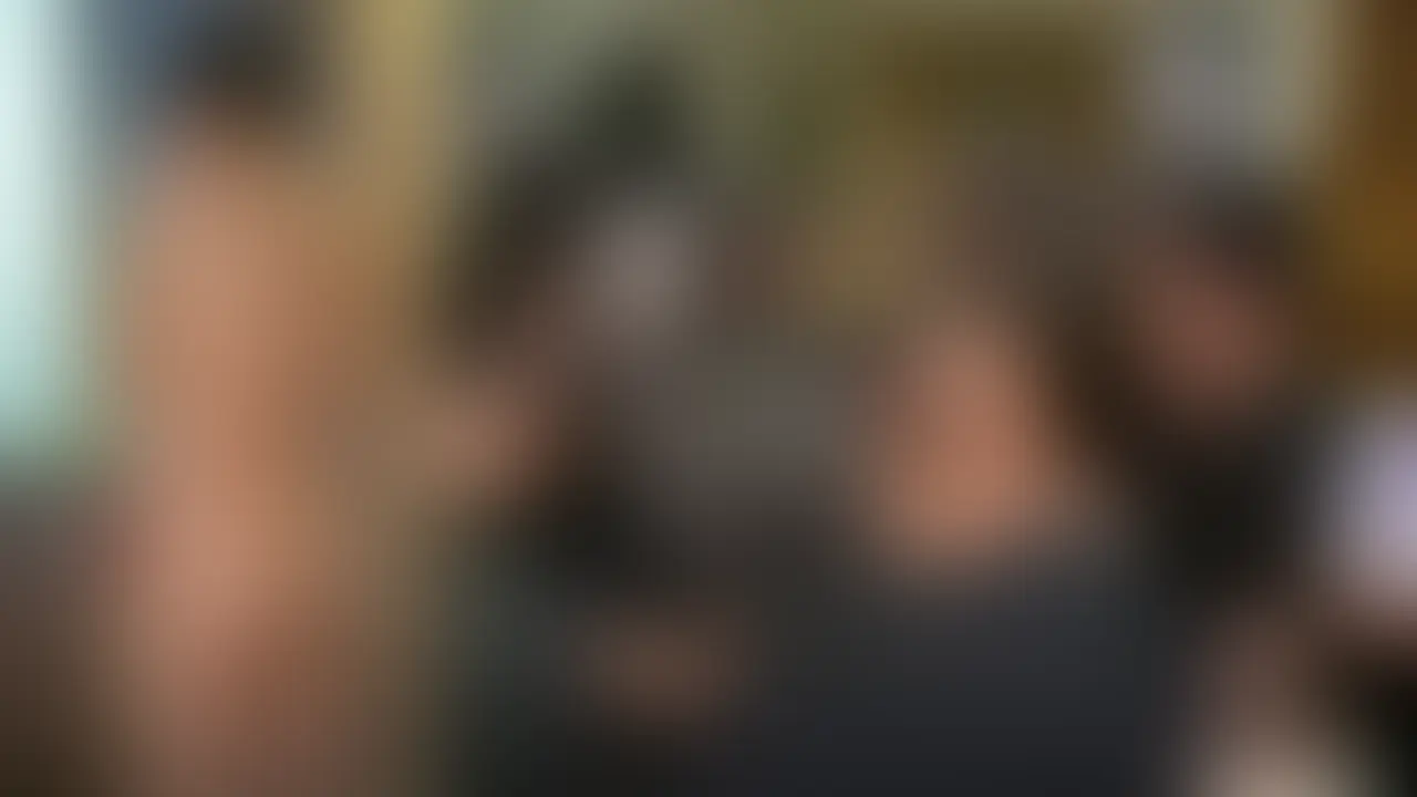 今回、はじめての参加です。♀まひるさん(人妻)です。旦那様の希望で遠方からの参加となり、泊まりで来てくれました。「大勢の男性が応募してくれるなら」ということで、通常よりも多くの男性を募集させていただきました。今回の参加男性は19名。普段とは違う広めの部屋で開催しました。参加男性19人、スタッフ3名で、男性は合計22人。そんな空間で今回も女性は、「ひとり」というすごい状況です。この空間は、何度体験してもドキドキすると思います。しかも、これから男性たちに囲まれて過ごすという状況です。まひるさんはエッチなインフルエンサー的な存在でもあり、普段の当サイトの参加男性だけではなく、まひるさんの大ファンという方も多く参加されていました。男性からは「前からずっと見ていて、すごいファンなんです」と話す方もいて、「こんなチャンスは二度とない」と言ってました。 こんな知らない場所へ参加することに不安もあったと思いますが、それでもまひるさん目当てで参加してくれたようでした。
オ〇ンコに挿入は、26回!?旦那様がいない場で、こんなにもエッチな体験をしちゃいました。今回は、いつもの企画とは違って、企画前、企画後の秘密のプレイもしちゃいました。こちらも会員さん限定での公開です。そちらも併せてぜひ見てください。とてもかわいらしい女性です。また参加応募してくれるといいですね。惜しくも参加できなかった方も、次回のチャンスに期待しましょう。 (2/2)
