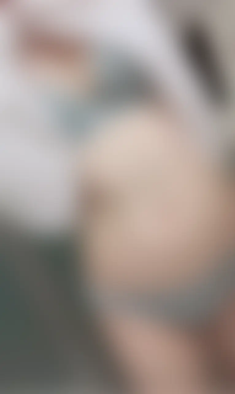 なつの秘密部屋🍑🍌「この下着 光の加減によって色合いが違って見えるの♡ 光の加減によって色合いが違って見えるの♡」の投稿サムネイル