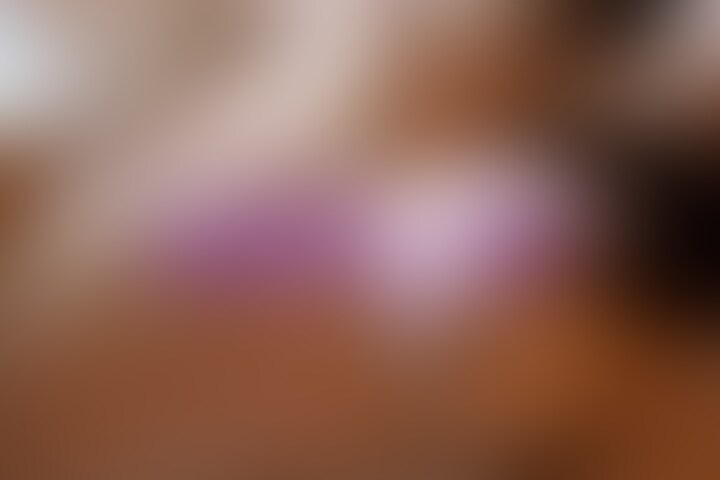 元モデルの彼女のフェラって見たい?裏筋とか玉も丁寧に舐めてくれたよ。

最初に目の前で少しオナニーしてもらってから
簡単にシャワーでいちゃついてから
ベッドに移って本格的にハメ撮り。

美人で学校時代もモテモテだったみたいで
しょっちゅう告られてたそうです。

彼氏もいるにはいるらしいんだけど
こういったバイトは内緒みたい(当然ですよね)

カレ氏さんが見たら嫉妬して大変かも(^^)
　彼女の舌使い。最高です。 (2/2)