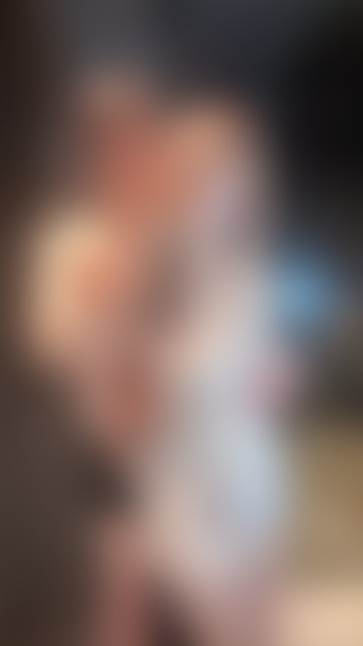 えっちな下着で誘惑してきたからお股広げさせてオナニーのお手伝いしてあげた❤️
鏡に写った変態な姿でいつもより興奮して、ぐしょぐしょにしてしまうジュリ先輩😍💦

シャワーのドアにディルドをつけて、盛りのメスみたいに腰振りまくって気持ちよくなってた🍌
そろそろ生チ◯ポが欲しくなってたみたいだから、後ろからガン突きしておっぱい押し付けながら激しくイッてた🥰

盛りのついたエロメス化してしまったジュリ先輩を楽しんでね〜✨ (2/2)
