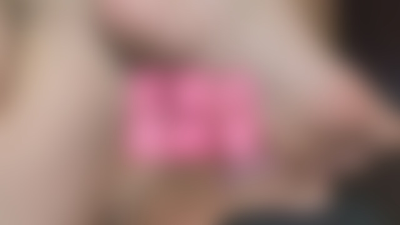 ネットカフェで手コキしながら生足舐めさせる翼ちゃん2最終章
顔を踏むのも楽しくなってきた翼ちゃん。
親指を舐められるのは気持ち良いみたいで説教的に入れてきます。
今度は我慢できずに指の間も全部舐め舐め。程よい塩味で大興奮
ちょこちょこチンポも触ってきてずーっと勃起しっぱなし。
男が悶えるのが大好きな翼ちゃんです。
足フェチ、生足、足舐め、ドM、M男 (2/2)